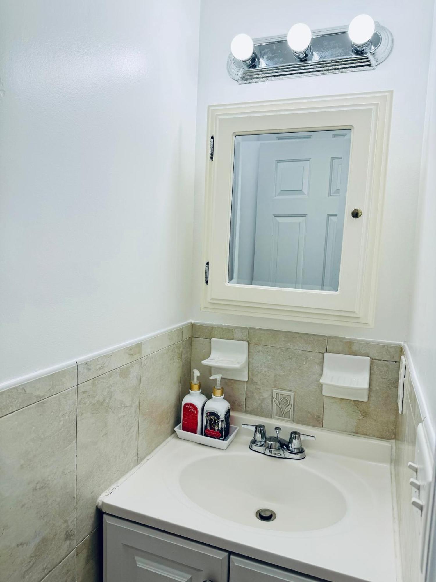 Cozy Evergreen Apartment By Newark Airport ภายนอก รูปภาพ